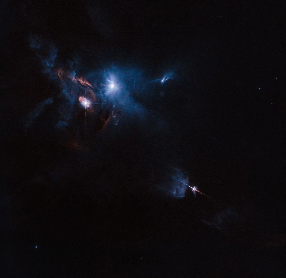 当地时间2014年11月6日,欧洲南方天文台发布金牛座及其原行星盘图片。