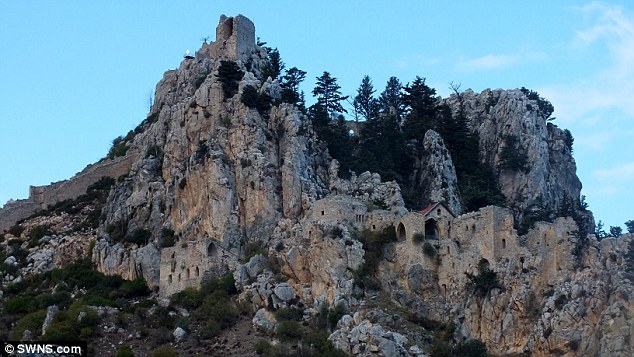 英国夫妇在塞浦路斯拍到同一个“幽灵”3次