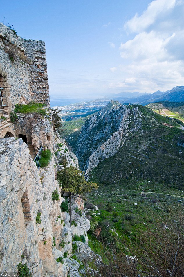 英国夫妇在塞浦路斯拍到同一个“幽灵”3次