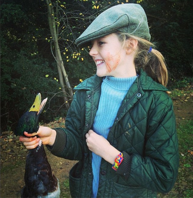 Ӣ��֪��ʱ�м�����Ů����ɱҰѼ������ƬPO����������̢��