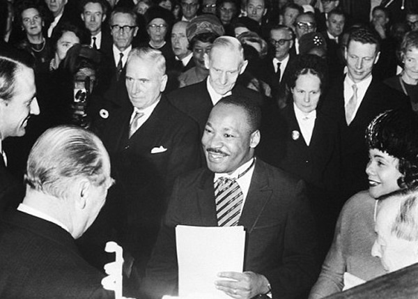 马丁路德金(前中)在一九六四年获颁诺贝尔和平奖。