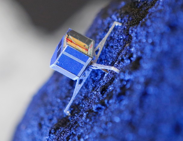 ͼΪ̽����������½����67P��ģ�͡�