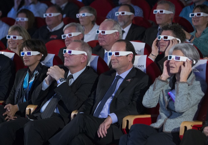 ������ͳ���ʵ�(ǰ��)�ȱ��ʹ���3D�۾����ڰ��迴�������Ŵ��ͻ�����Ƭ�Ρ�