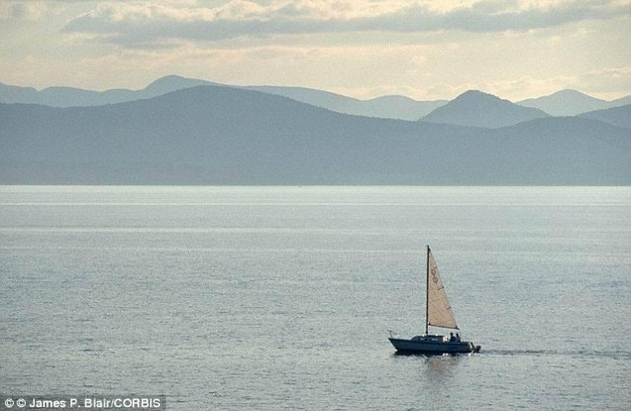 录音中探测到的神秘水怪踪迹是今年7月发现的,今年10月,伊丽莎白记录到第二次录音,两次录音使她确信第一次可能录到“尚普水怪”,第二次是类似白鲸的生物。