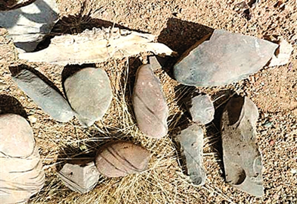 洞穴内的文化遗物。