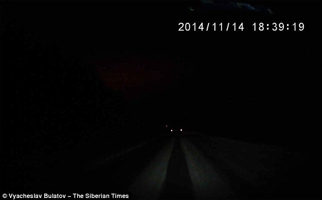 外星人降临?神秘橘光照亮俄罗斯夜空