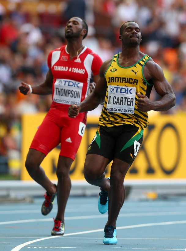 京奥百米男飞人N卡达(右)的膝盖,较同龄同性、体重相约的牙买加人对称。