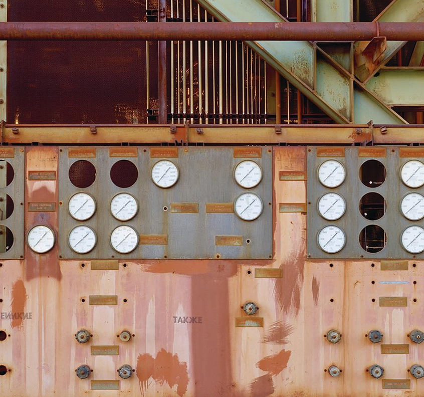 另一次偶然机会促使米勒扩大自己的计划。阿拉巴马州亨茨维尔的早期照片,给了米勒进入马歇尔太空飞行中心拍照的机会。他解释说:“我迅速意识到,我应该扩大自己的计划,为