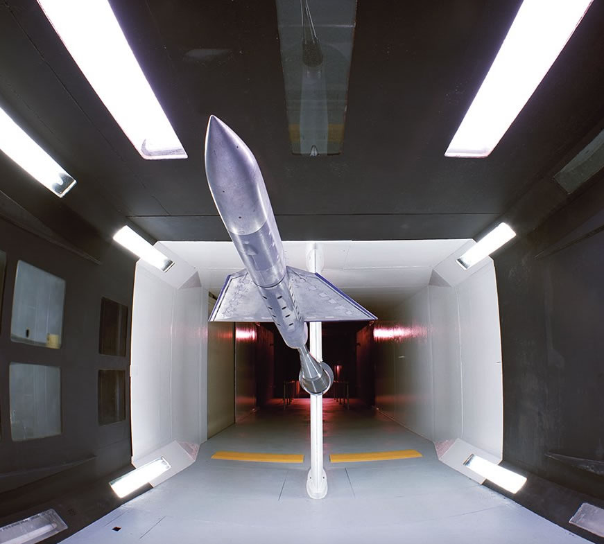 通过为这些地方拍照,米勒称自己更好地理解美国太空计划的重要性,特别是在冷战期间。米勒说:“在这些设计、建造以及操作这些设施的天才面前,我感到谦卑。”