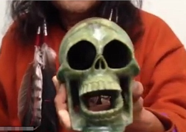 复制版的髅骨笛子如今再重现眼前。