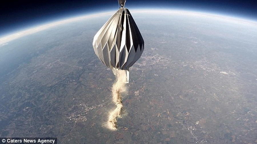 目前,美国肯塔基州列克星敦市Mesoloft公司提供一项特殊服务——“太空葬礼”,他们使用气象气球将死者骨灰运送至太空边缘,距离地面大约22860米处,然后打开