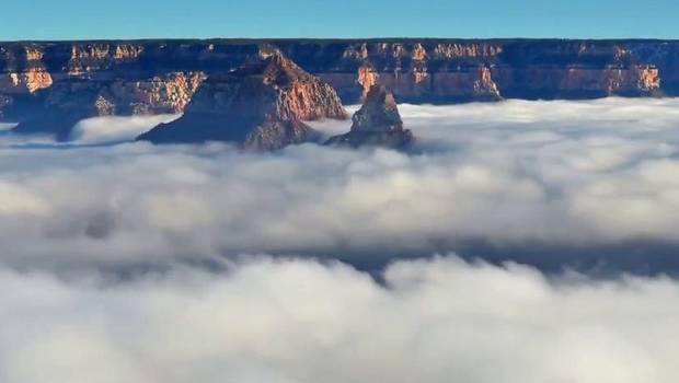 身处大峡谷的游人,仿如腾云驾雾。