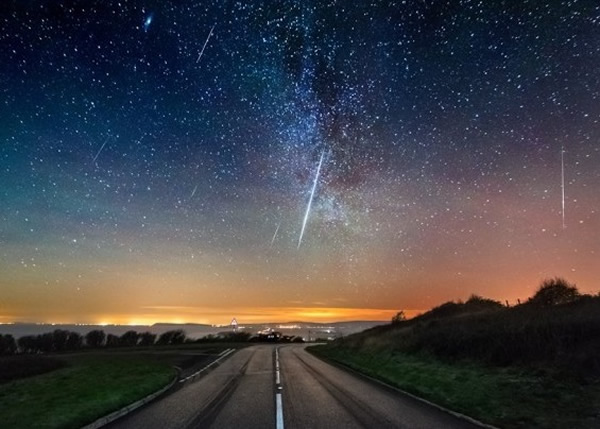 流星量每小时能达1百颗