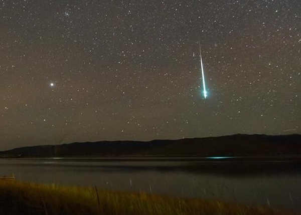 流星在空中掠过