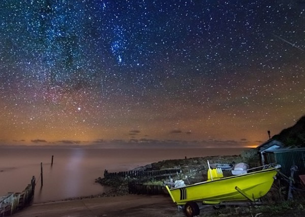 流星令夜空景色更见壮丽