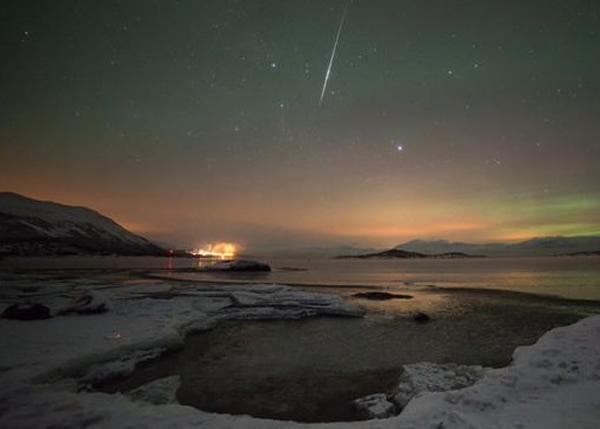天空无云,天文爱好者可好好观赏流星雨。