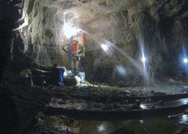 地质学家在加拿大、南非和北欧斯堪地那维亚半岛的矿井中,找出这些地下水。