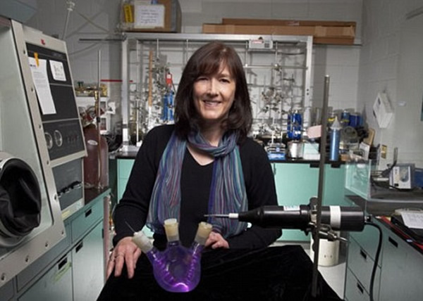 洛拉(图)指这些地下水的味道“十分可怕”。