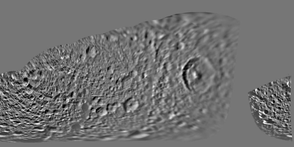 美国宇航局近日公布了一系列土星卫星的图像,以及与此制作的现代彩色全球地图。图为根据旅行者号探测器拍摄的土卫一图像制作的地图(1980年代)