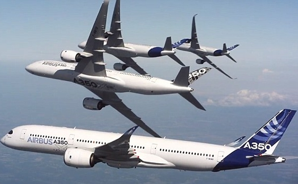 A350客机作编队飞行,非常壮观。