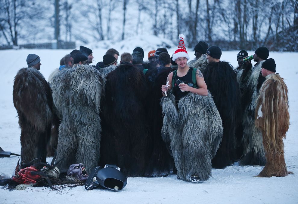 在施图拜谷地的新施蒂夫特,游行参与者聚集在一起,换上坎卜斯的装扮。有200多个人打扮成坎卜斯参与去年在当地举行的第一届游行。 Photograph by Sea