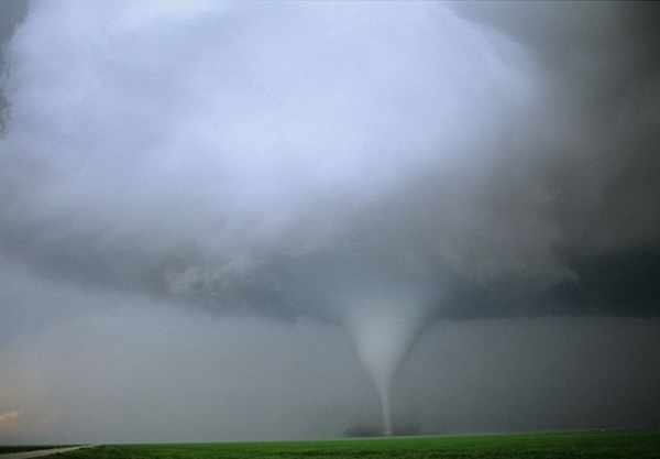 美国西部追龙卷风也是旅游卖点