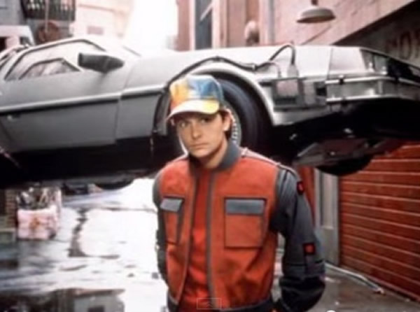 1989年电影《回到未来II》曾预言2015年世界会是怎样?竟有很多新科技成真