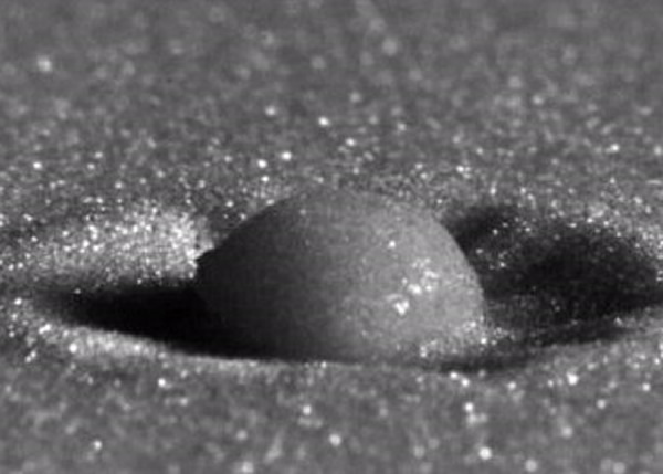 �о�Աָ��ˮ�����ɳʯ���γ�С�Ӷ���������ײ�������γɿӶ���������ơ�