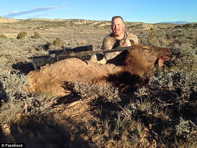 美国女大学生在非洲南部大肆猎杀野生动物并把合照上传社交网站“脸谱”遭谴责