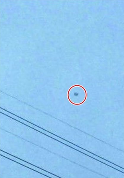 吉林长春天空惊现UFO 飞行1分钟瞬间消失