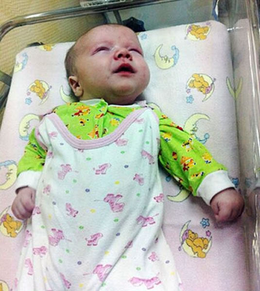 居民认为,如果没有这只猫的照料,宝宝可能没有机会活下来。