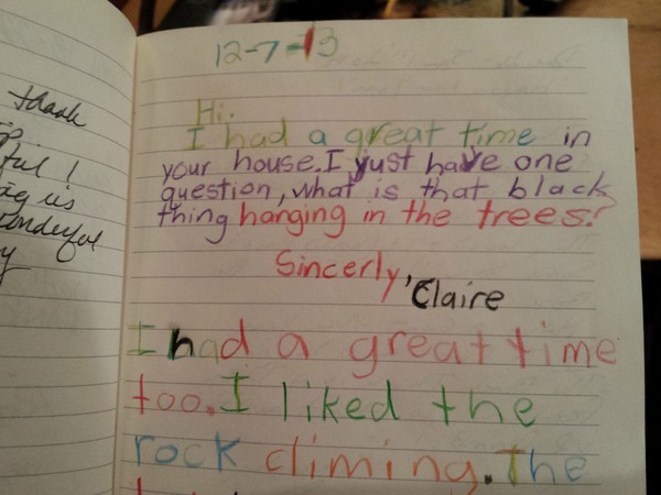 乡间旅馆小童留言:挂在树上黑色东西是什么?旅客吓到不敢睡