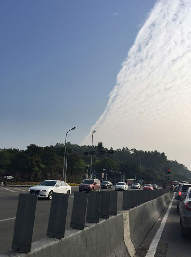 有深圳市民在莲花山附近摄得美景。