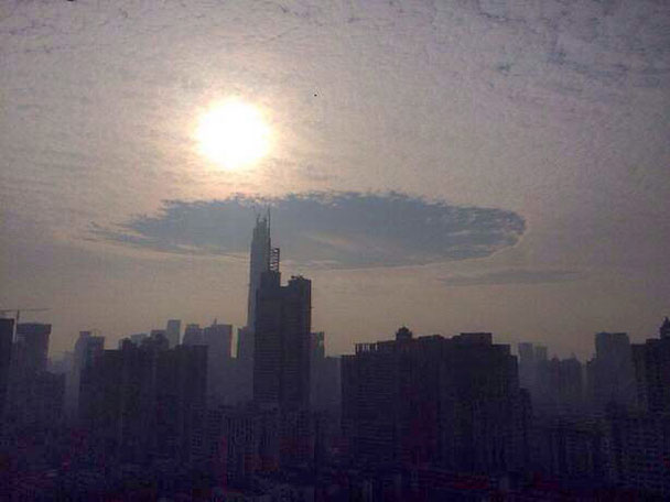 层云在出现1小时后逐渐散去