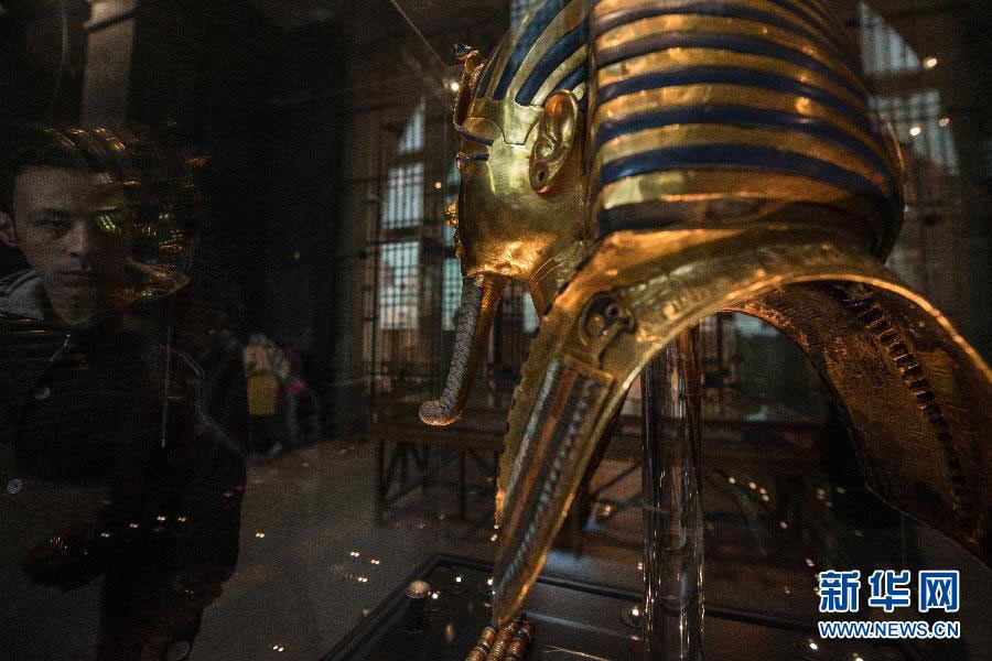 1��23�գ���λ�ڿ��޵İ�������ݣ�һ��������Ա͸��������鿴ͼ̹���ɻƽ���ߡ�