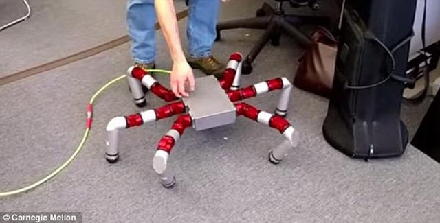 美国科学家最新研制一种六腿机器人,被称为“蛇怪”,它行动敏捷迅速,未来可用于探索灾区营救和探索。