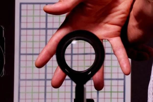 罗切斯特大学研究人员创建多方位隐身斗篷