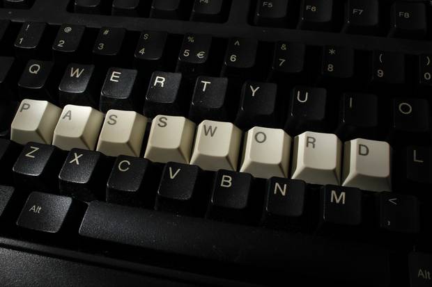 �ܶ���ʹ�á�password����Ϊ����