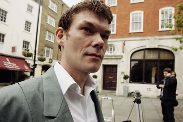 麦金农宣称美国政府文件显示,有“外星官员”的存在。