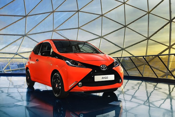 英国男子投诉TOYOTA改用绿色环保材料后 汽车就不断遭到松鼠啃噬