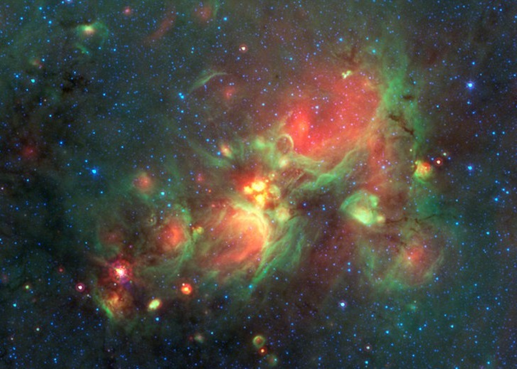 天文爱好者在NASA太空望远镜拍下的数万张银河系照片中发现逾900个神秘黄色球