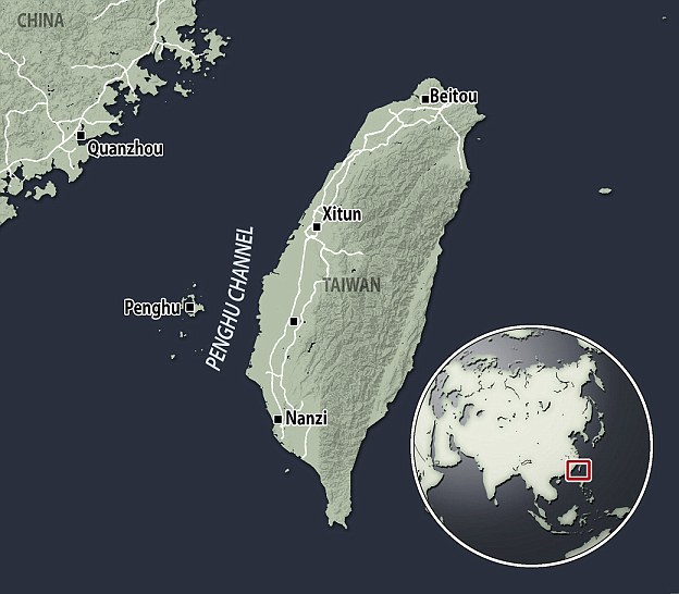 如图所示,这是打捞到“澎湖下颚骨”化石的澎湖水道,这里曾经是亚洲大陆的一部分。目前,科学家表示,大约55000年前现代人类抵达该地区之前,当时这里可能生活着早期