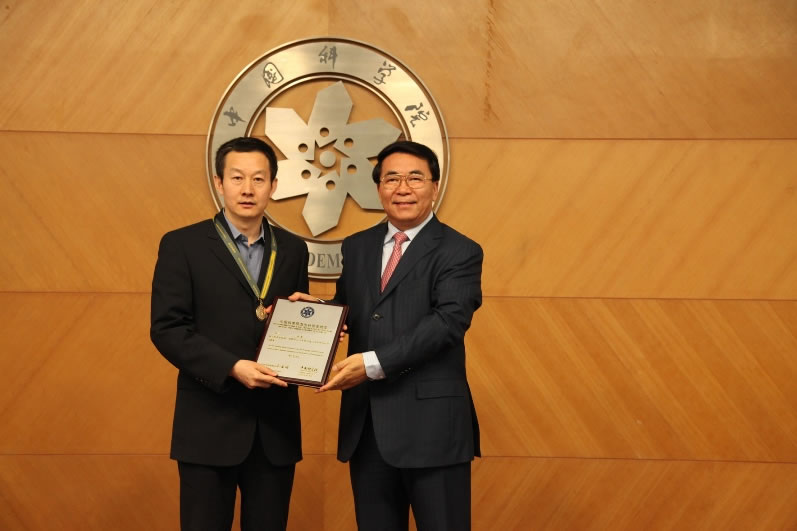 古生物学家徐星研究员荣获2014年度中国科学院杰出科技成就奖