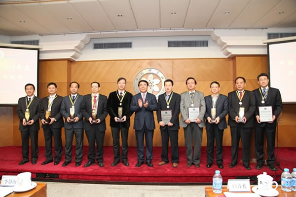 古生物学家徐星研究员荣获2014年度中国科学院杰出科技成就奖