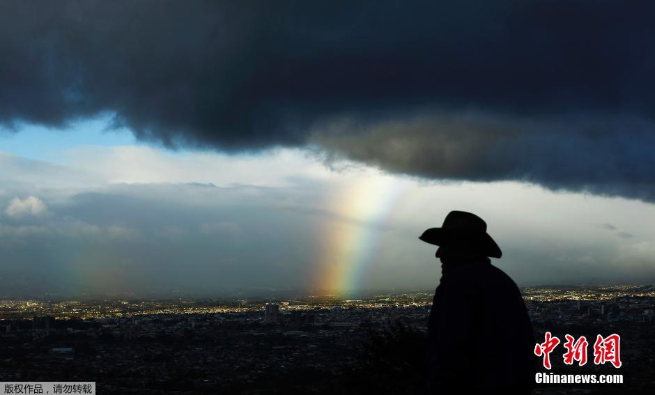 �Ű�ʥ�����С�Ү�չ⡱�ʺ紩͸����