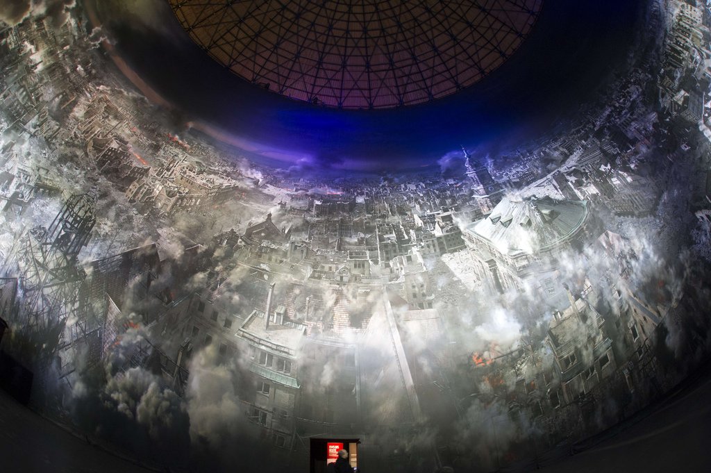 德国艺术家叶德格(Yadegar Asisi)盼透过重现德勒斯登于二战期间的情况,让世人感受到战争的威力。