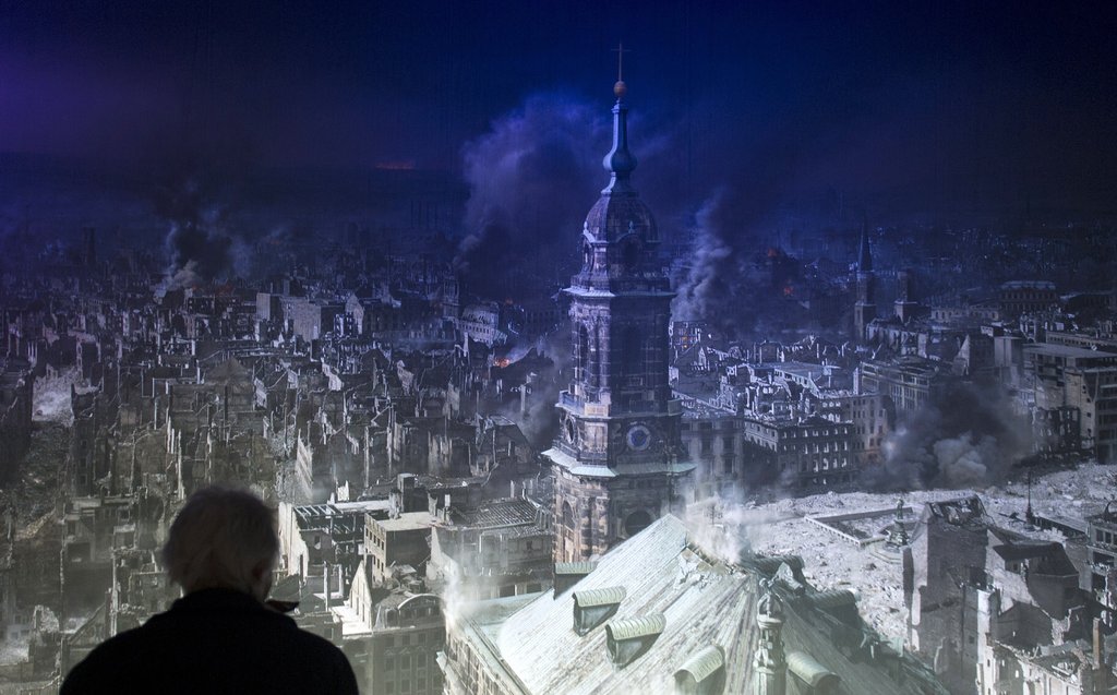 德国艺术家叶德格(Yadegar Asisi)盼透过重现德勒斯登于二战期间的情况,让世人感受到战争的威力。