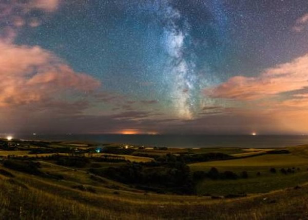 ���ص�û�й���Ⱦ�������������ͳ����ѵ�һ����ҹɫ��