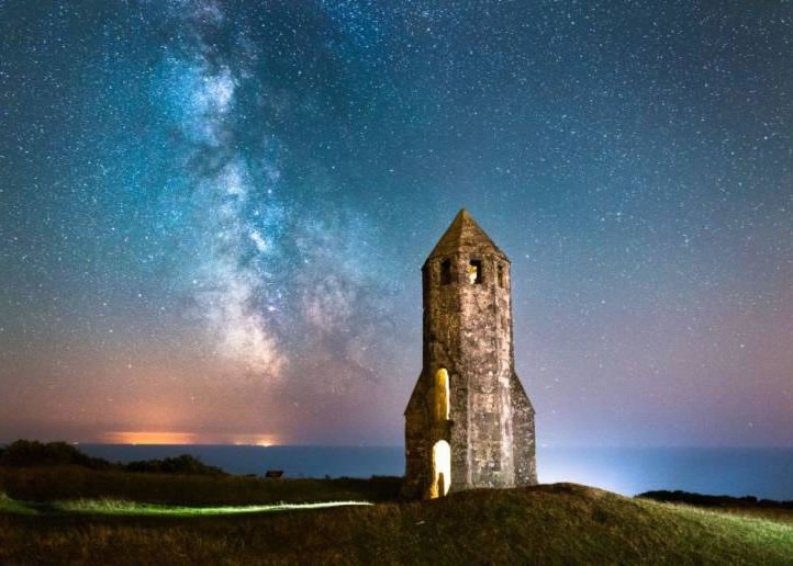 ��Ұ��һ��С���������ǿ����⾳�������ˡ�