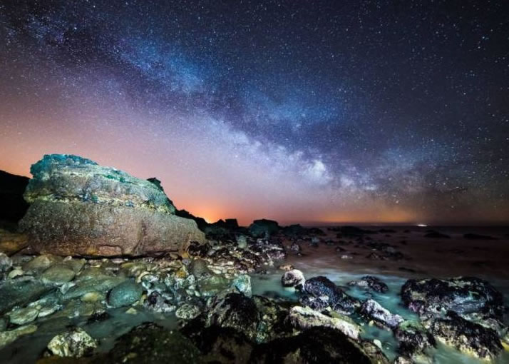 ɽ�����ʯ����ҹ��Ⱥ�Ƕ��գ����˸�̾����֮����